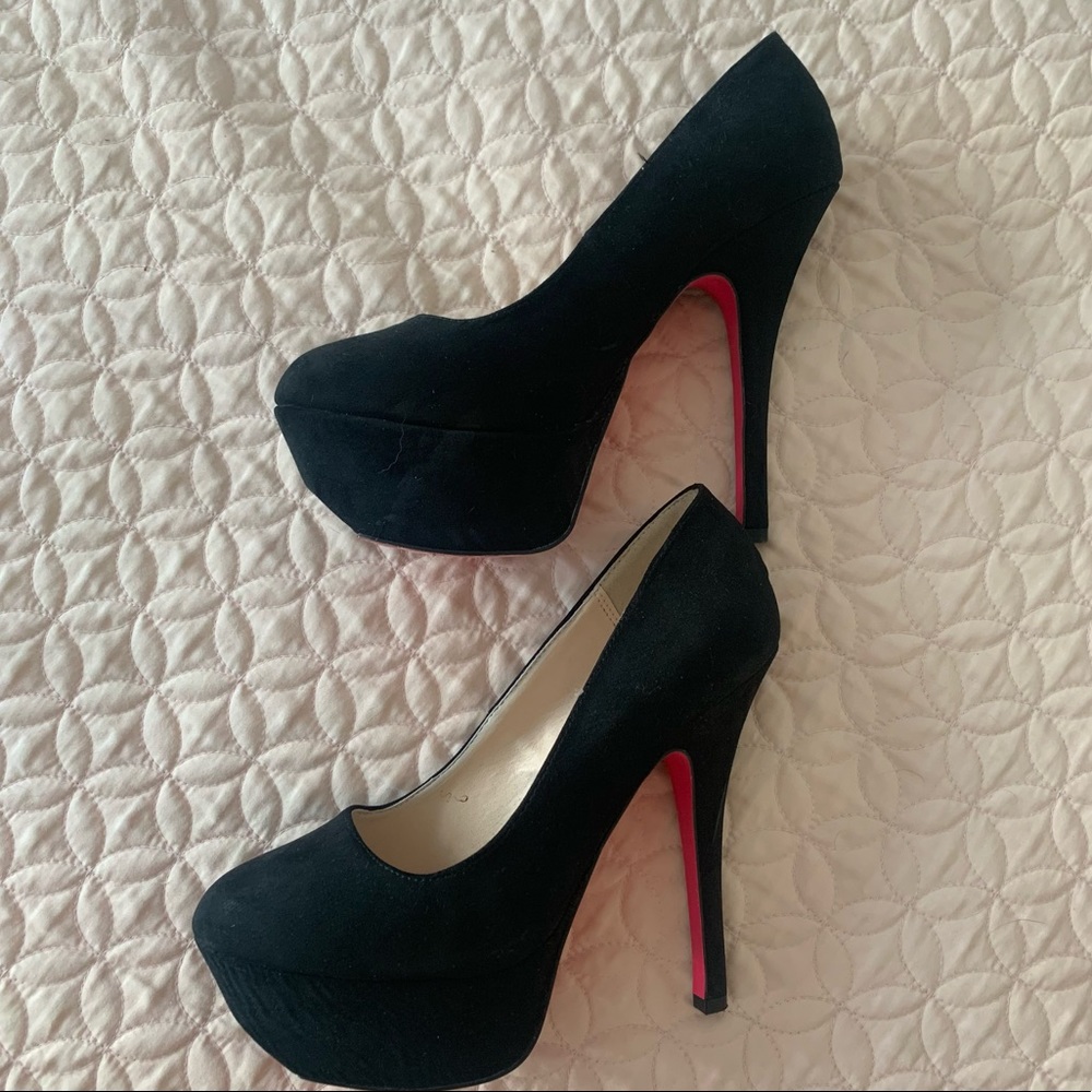 Black platform stiletto pumps